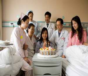 点亮生日蜡烛 燃起健康希望