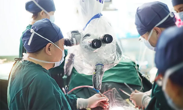 ��18��ͻ��������һ�龹��­�ں���״Ѫ������