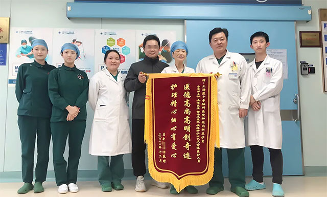 “他们的付出如春风细雨,点滴地温润了我们患者的心......"