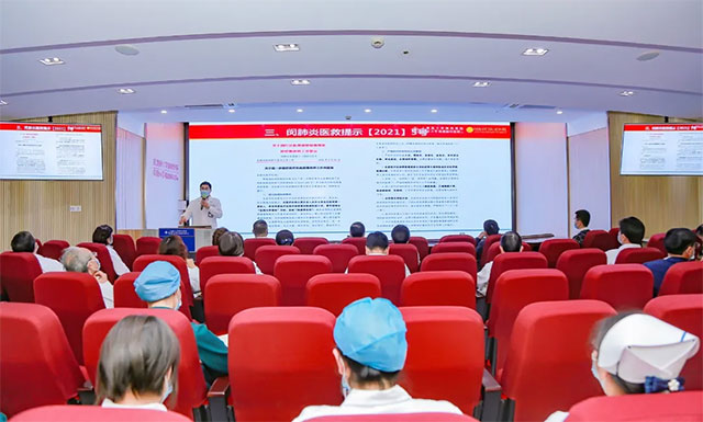 新冠疫情防控紧急部署会议在多功能会议厅召开