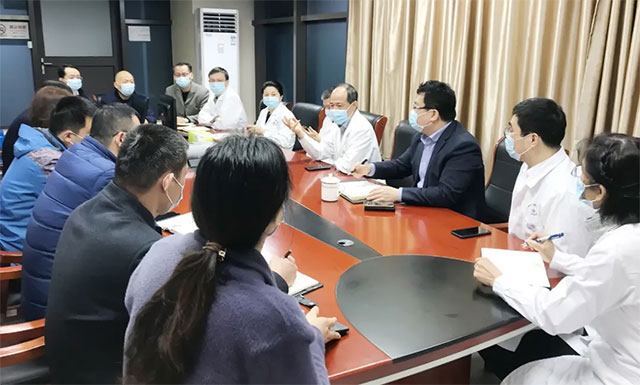 晨交班会院领导紧急召开疫情防控部署会