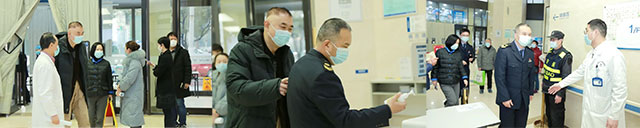 督导组一行在门急诊、预检分诊实地查看