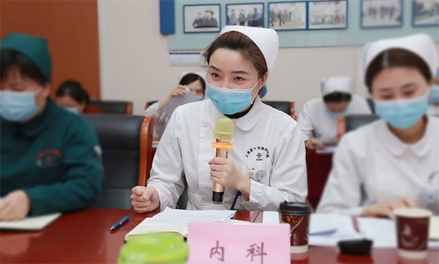 内科片区护士长代表赵得梅发言