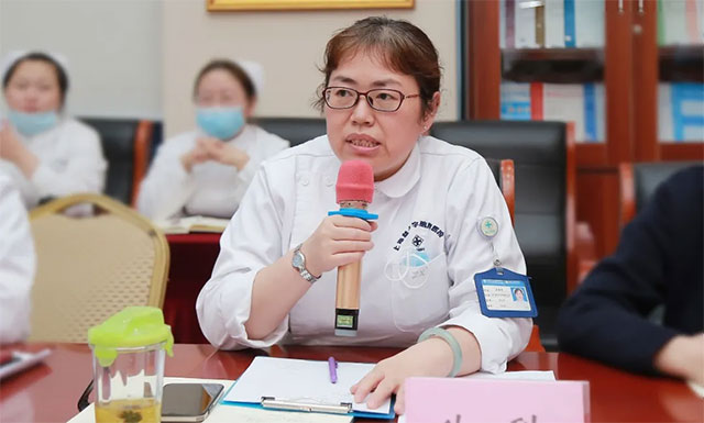 外科片区护士长代表张秀娟发言